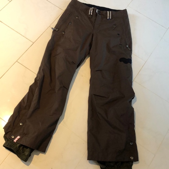 bonfire Pants - Bonfire brown ski / snowboard pants. Leg snow skirt. Zip up. Belt loops. EUC!